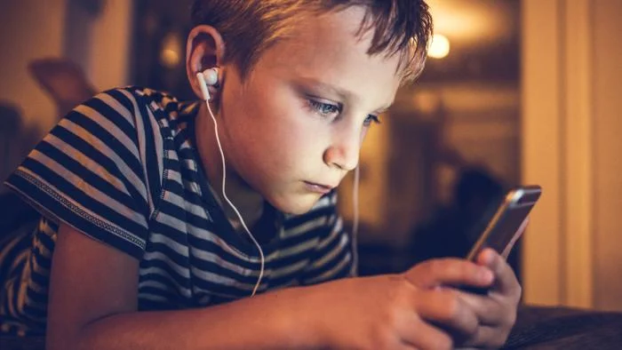 استفاده بیش از حد از فضای مجازی